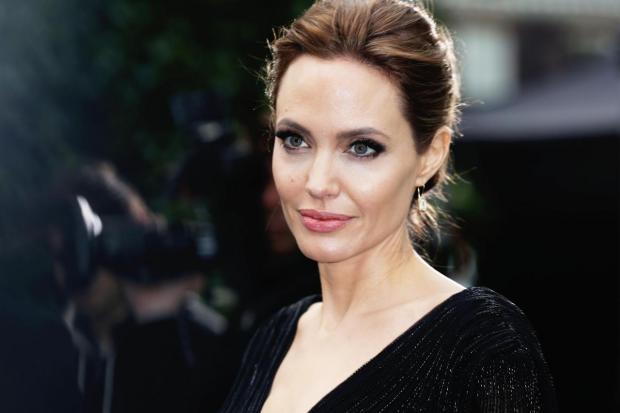 Анджелина Джоли на грани истощения: актриса весит всего 35 кг