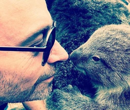 Хью Джекман удивил юзеров снимком с коалой