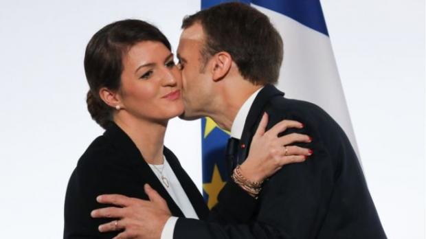 Европейские ценности меняются: во Франции предложили отказаться от приветственных поцелуев