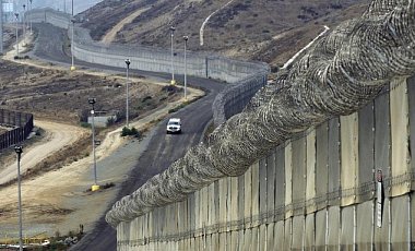 Стенка на границе с Мексикой обойдется США в $18 млрд