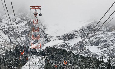 Из-за снега на лыжных курортах в Альпах застряли тыщи туристов