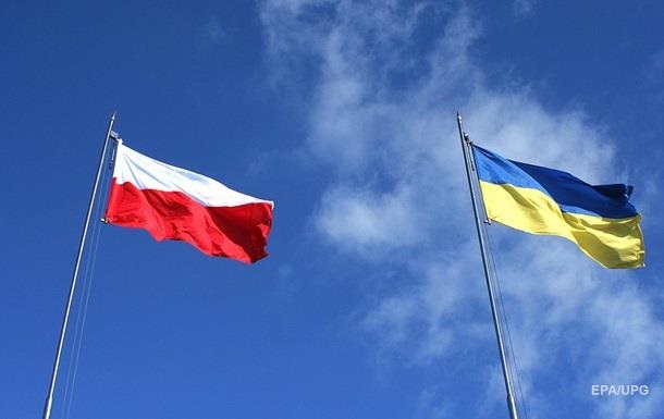 В Польше работников из Украины заставляют носить сине-желтую униформу
