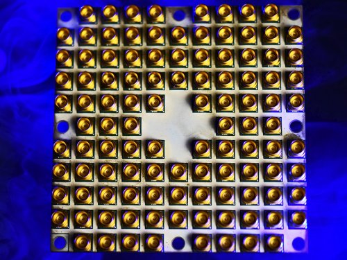 49-кубитовый квантовый чип