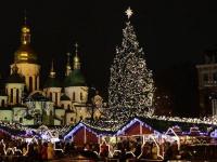 Празднички закончились: в Киеве демонтируют новогоднюю елку