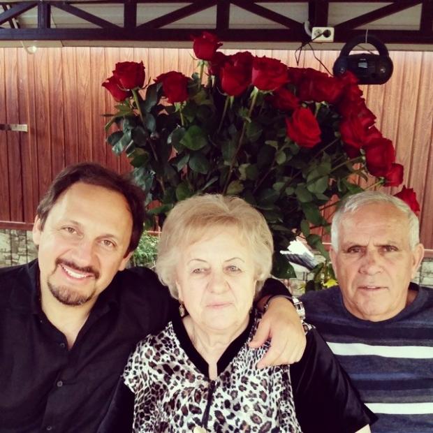 Стас Михайлов поздравляет родителей: пара празднует 57-летие совместной жизни
