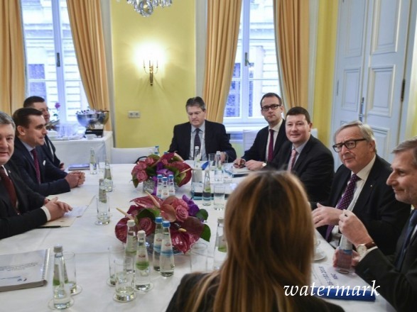 Порошенко и Юнкер обсудили перспективы выделения Украине макрофинансовой поддержки со стороны ЕС