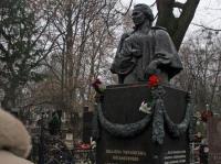 В Киеве опять вандалы опорочили могилу Леси Украинки