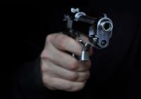 Из нелюбви к правоохранителям: 30-летний уголовник пробовал застрелить киберполицейского