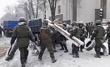 В Киеве возобновлено движение по улице Грушевского - МВД