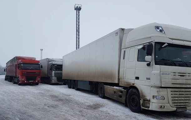 В РФ заявили о скоплении фур на границе с Украиной