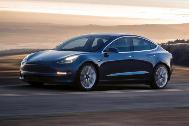 Илон Маск снова ставит рекорды: Tesla Model 3 вышла в топ-продаж США с начала 2018 года
