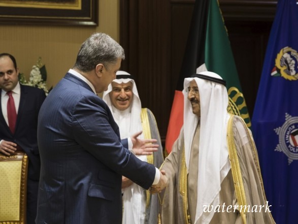 Порошенко с Эмиром Кувейта договорились о упрощении визового режима