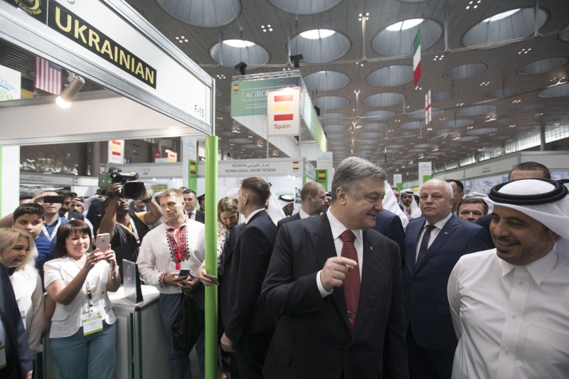 Президент брав участь у відкритті виставки AGRITEQ-2018 у Катарі, де представлена українська експозиція