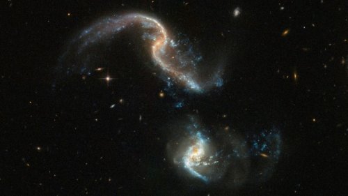 Столкновение галактик Arp 256