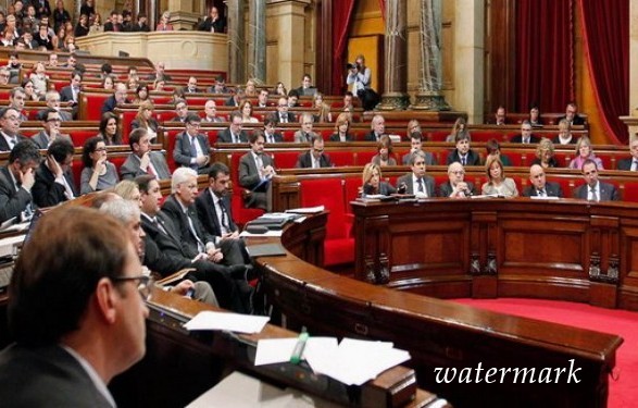 Парламент Каталонии просит разрешить Карлесу Пучдемону опять возглавить автономию