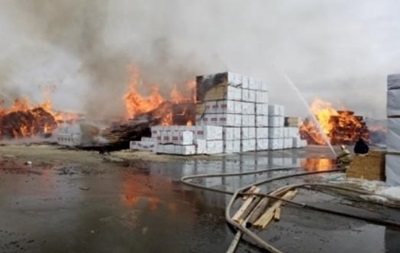 В РФ загорелся крупнейший завод