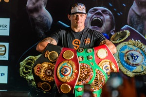Усик признан лучшим боксером месяца по версии WBA