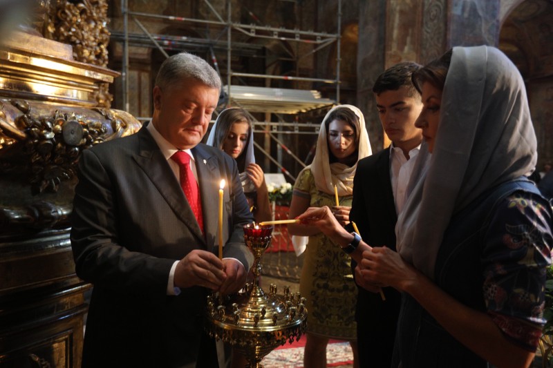 У День Незалежності Президент разом з дружиною помолились за Україну