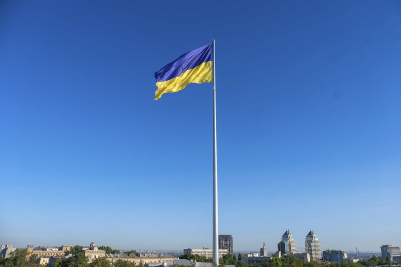 Президент у Дніпрі: Державний Прапор гуртує нас в єдине ціле – українську політичну націю та об’єднує українців усього світу