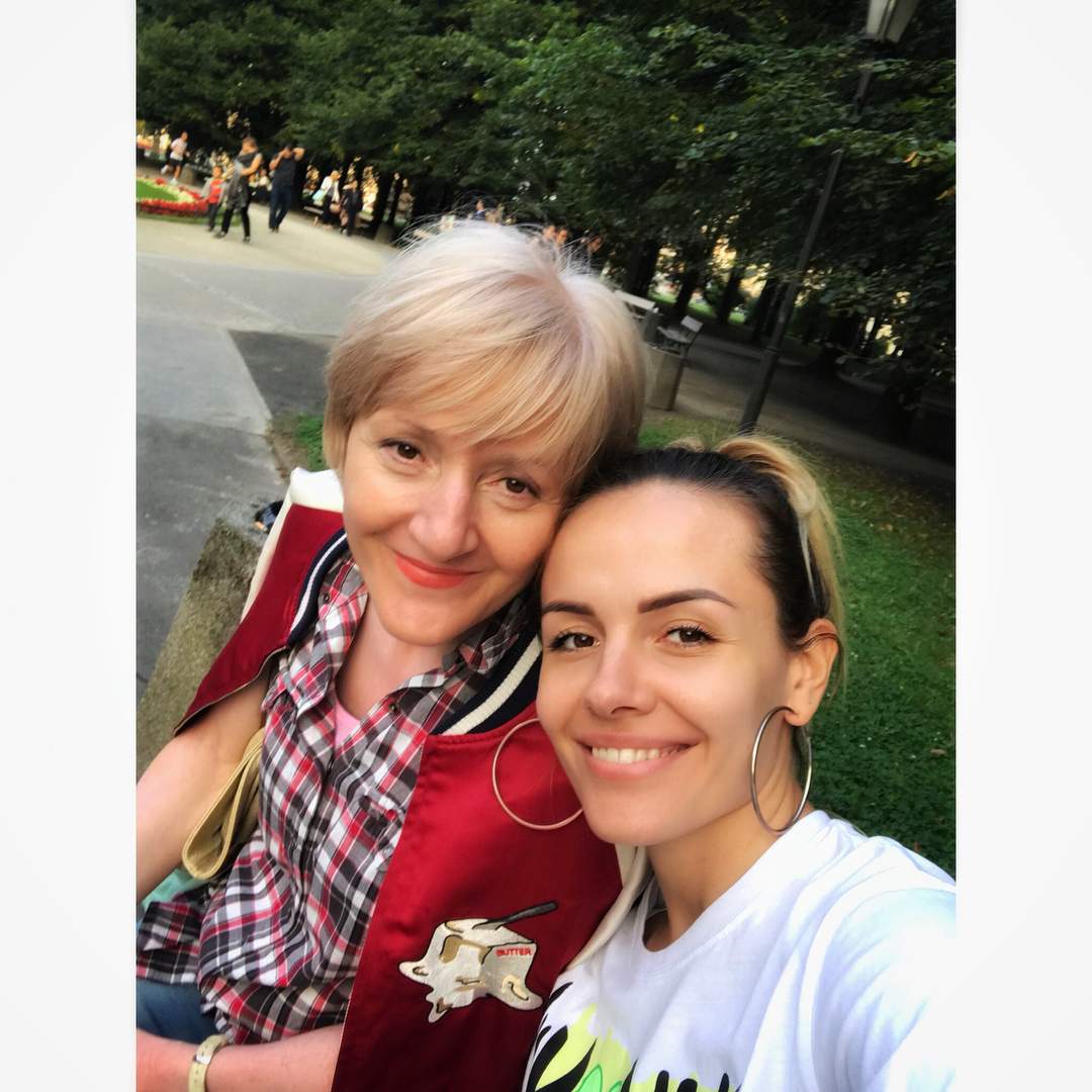 Украинская певица Анастасия Кочетова в первый раз опубликовала фото с мамой