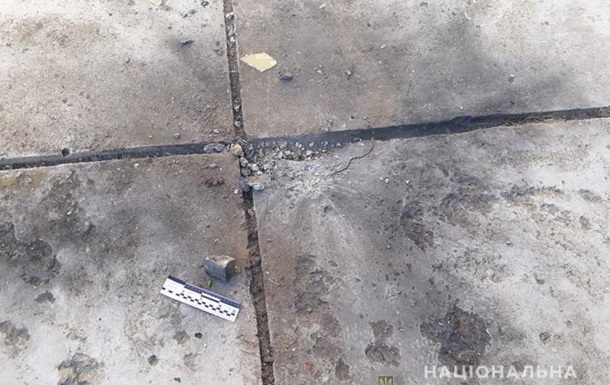 Во двор пенсионерки на Закарпатье бросили взрывное устройство